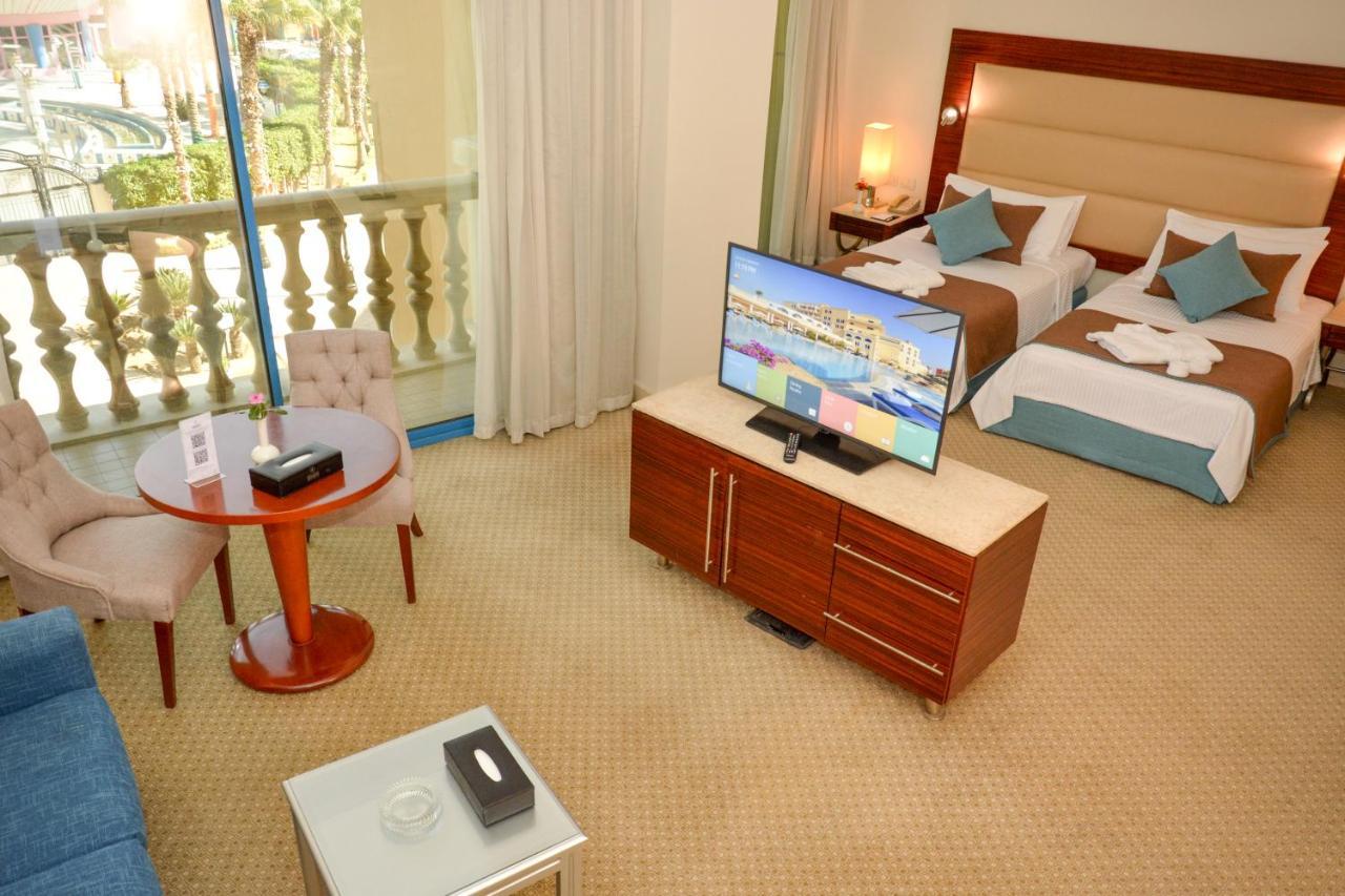 Helnan Dream Hotel And Conference Center 6th of October City Kültér fotó A hotel room with a television