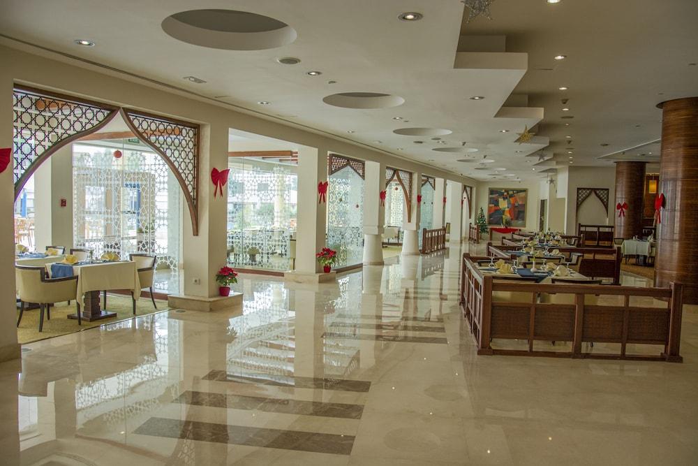 Helnan Dream Hotel And Conference Center 6th of October City Kültér fotó The interior of the hotel