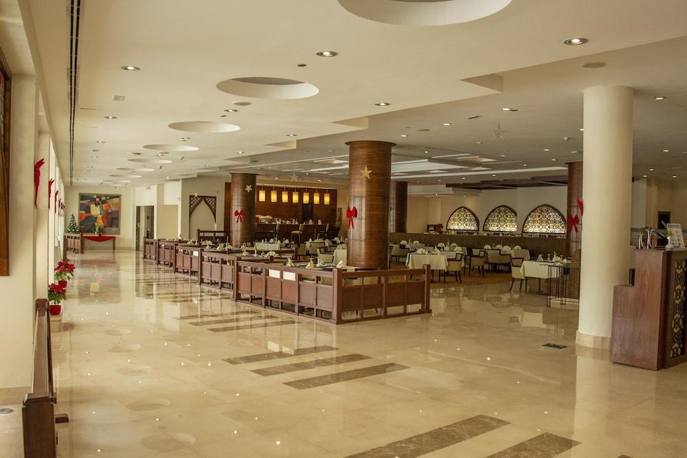 Helnan Dream Hotel And Conference Center 6th of October City Kültér fotó The lobby of the hotel