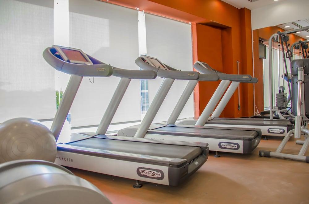 Helnan Dream Hotel And Conference Center 6th of October City Kültér fotó Treadmills in a gym