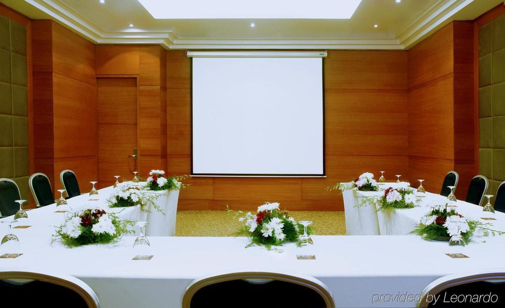 Helnan Dream Hotel And Conference Center 6th of October City Kültér fotó A projection screen in a meeting room